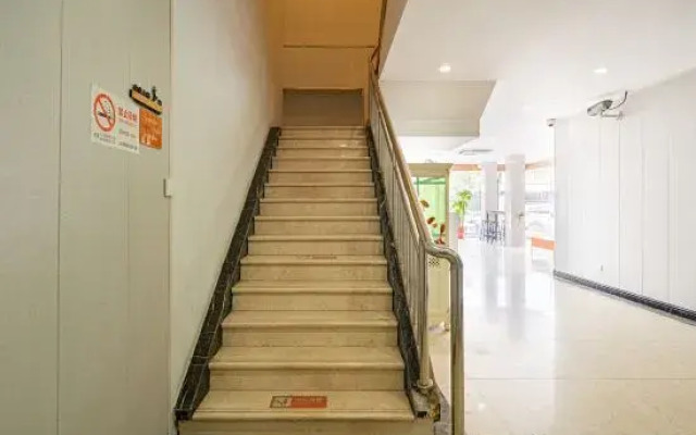 Pod Inn (Shanghai Changzhong Road Metro Station Shanghai University)