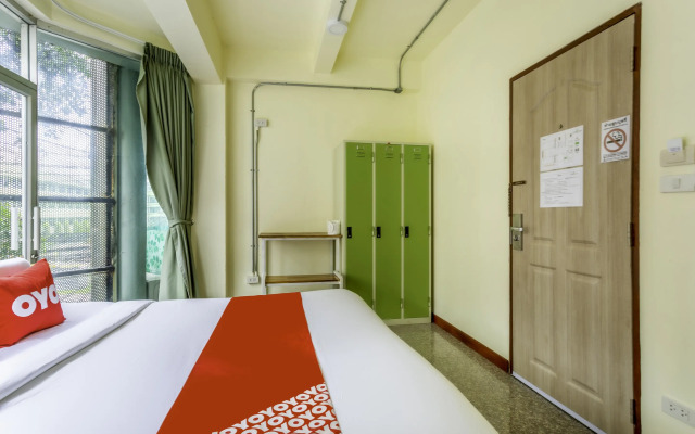OYO 928 Leaf Hostel