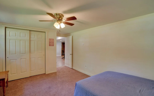 Saratoga Springs Haven w/ Pool + Fire Pit!