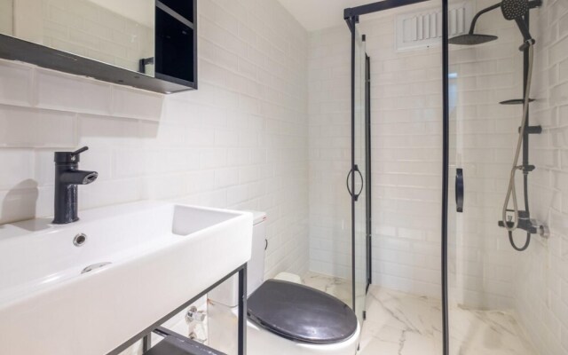 Home With Private Garden Close to Osmanbey Metro