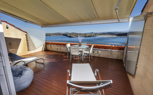 Piso sobre mar junto al Faro de Suances