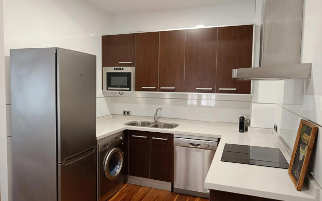 APARTAMENTOS DELUXE PALACIO DE LOS JERÓNIMOS free parking