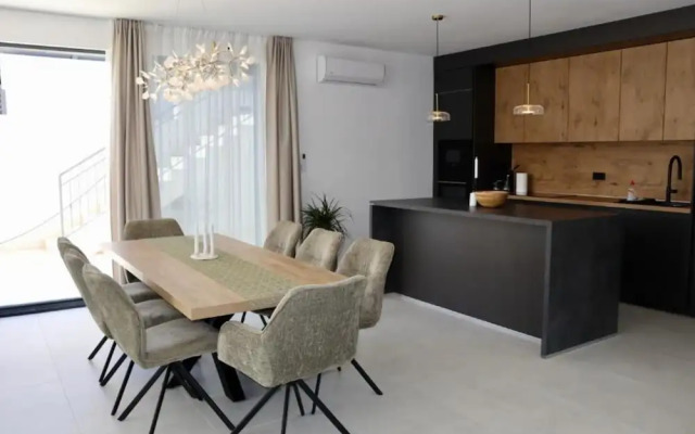 Sunset Villa Aves With Pool, Gym and Sauna