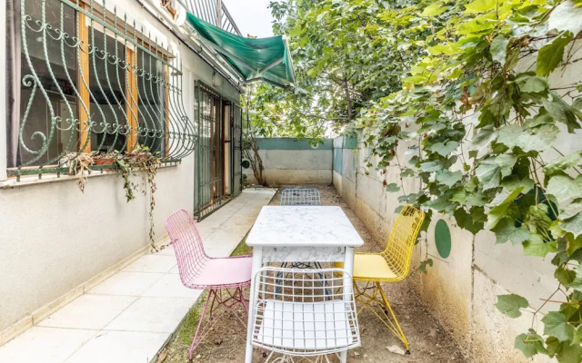 Flat With Backyard 6 min to Bostanci Show Center