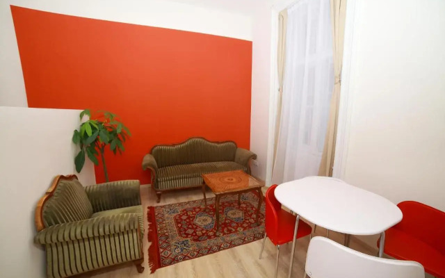 Flat On Andrássy Avenue