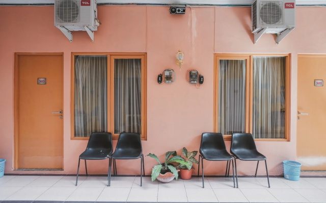 RedDoorz near Plaza Ambarukmo – Lobby – Sleman