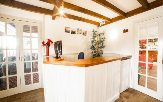 OYO White Horse Lodge Hotel