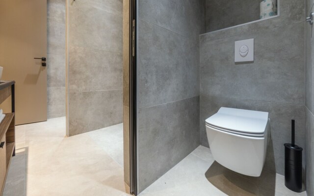 Dezman Luxury Center