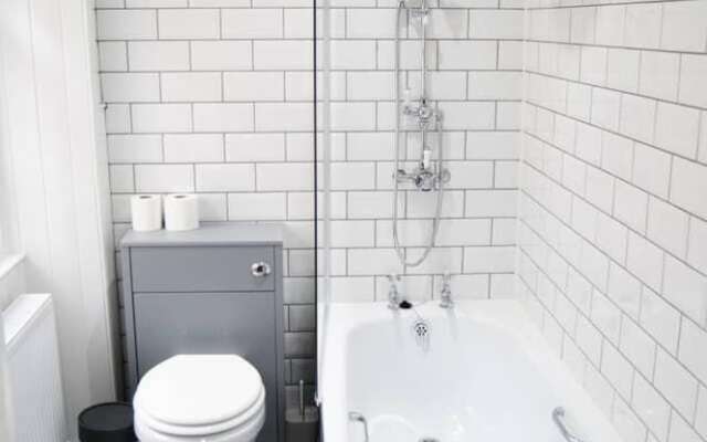 Beautiful Bohemian 2BR flat in the Cowgate