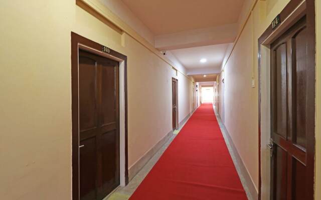 OYO 7933 Hotel Trimurty International