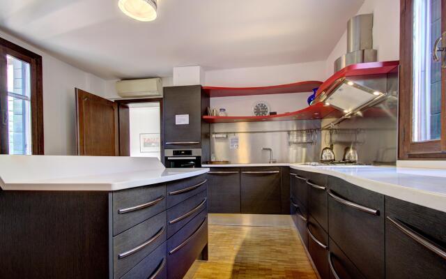 Sunny Canalview 4Pax, Wifi, Aircond