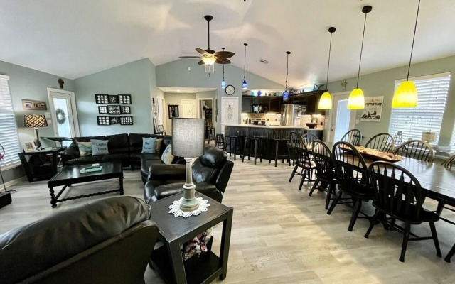 1931 Avenue F House by RedAwning