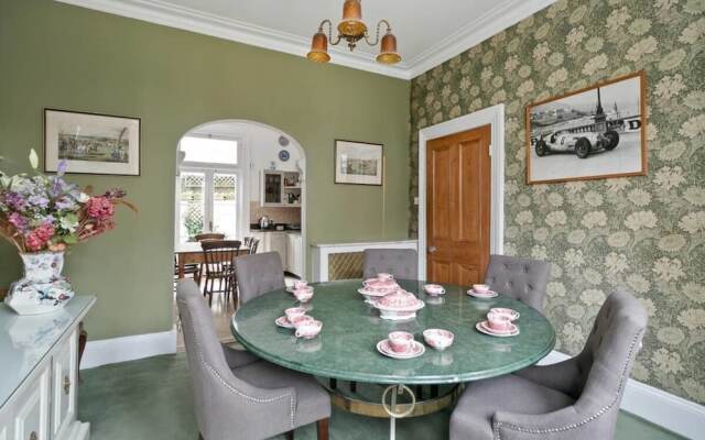 Special Offer- 5 bed Victorian in Zone2