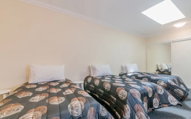 Thompson Avenue Apartments - 3