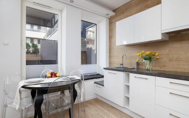 Black & White Szczecin by Renters