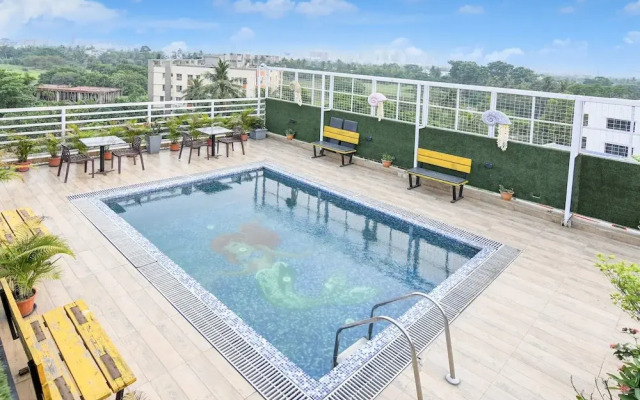 FabHotel Prime Eco Park
