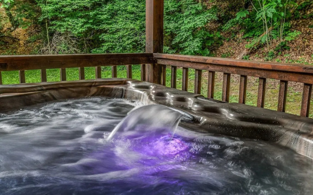 Willow Creek 2 Bedroom Cabin by RedAwning