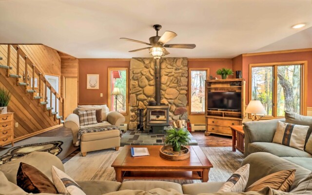 Outdoor Theater, Deck & Fire Pit: Poconos Retreat