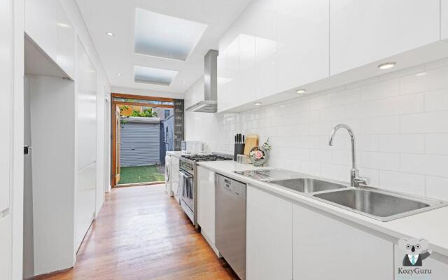KOZYGURU Redfern Lovely 2 Bedroom Terrace 1x FREE Parking NRE005