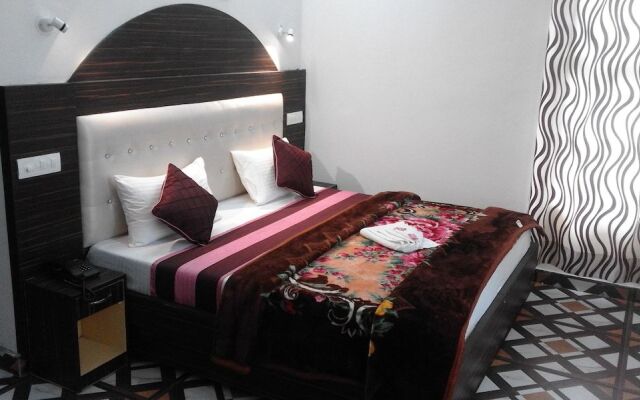 Hotel Raja's Palace