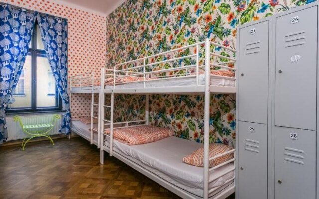 Art Hole Hostel