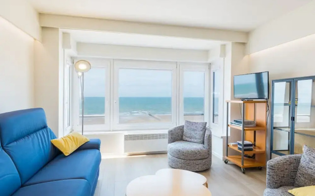 Flat in Center With Sea View