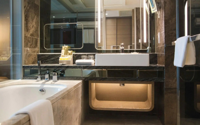 Royal Plaza Hotel