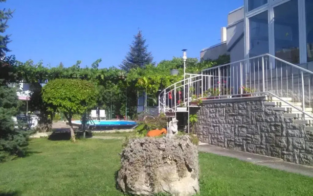 Family Hotel California - Varna