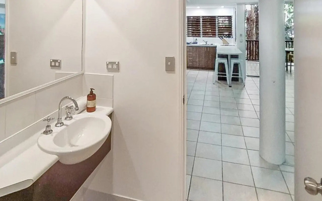 REEF RETREAT APARTMENTS PALM COVE Unit 12