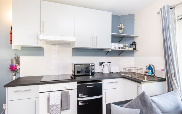 The Christchurch Hideaway, Hot Tub , 2 Bedrooms