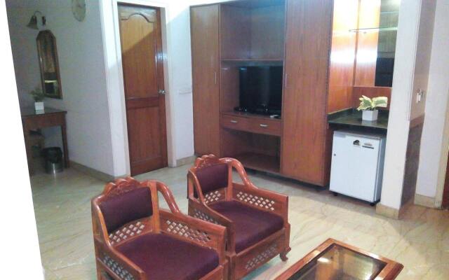 Hotel Queens Residency