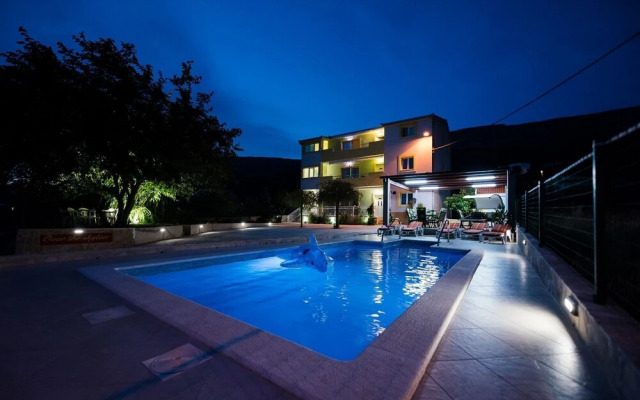 Mariska - With Swimming Pool - A2