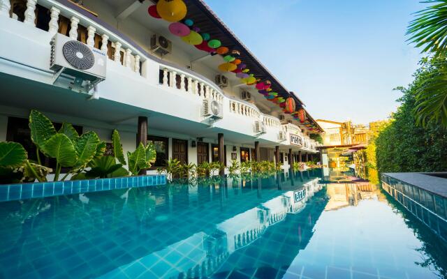 Pai Residence Chiangmai Gate