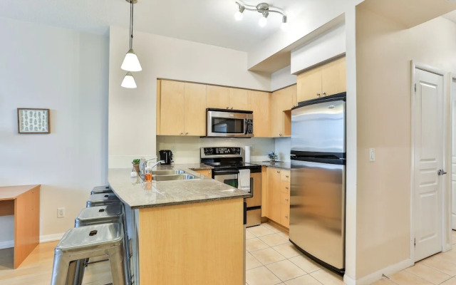 Vibrant Urban Condo 2Bed 2Bath