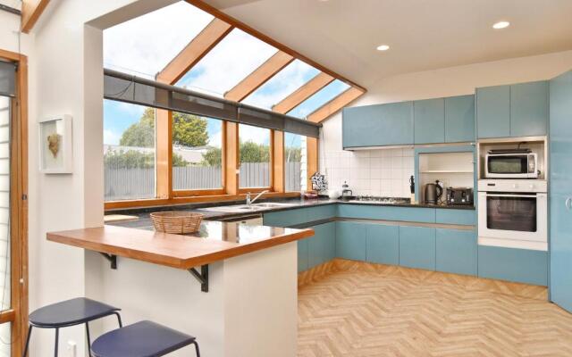 Whitmore- Classic Villa - Christchurch Holiday Homes