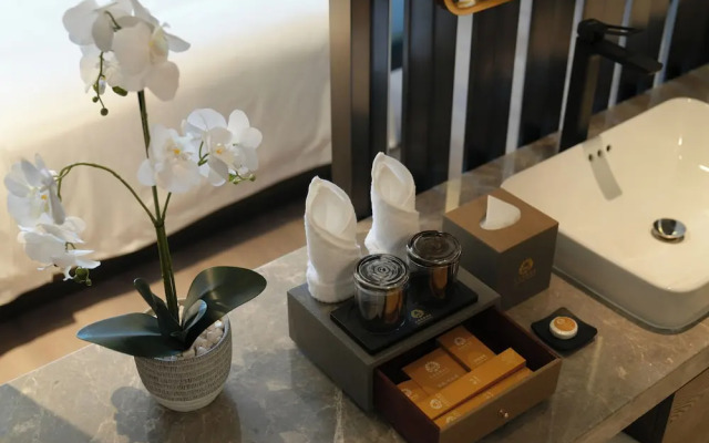 Donghu Resort Hotel