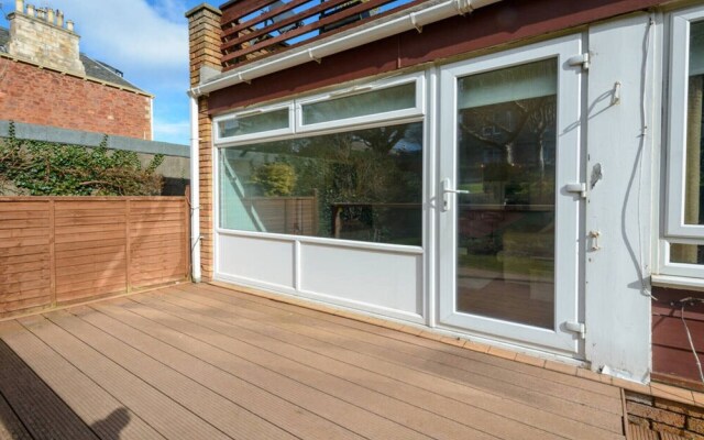 Corrin - Chic 1 Bedroom Apartment