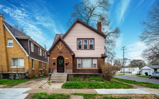 Stylish getaway of University District