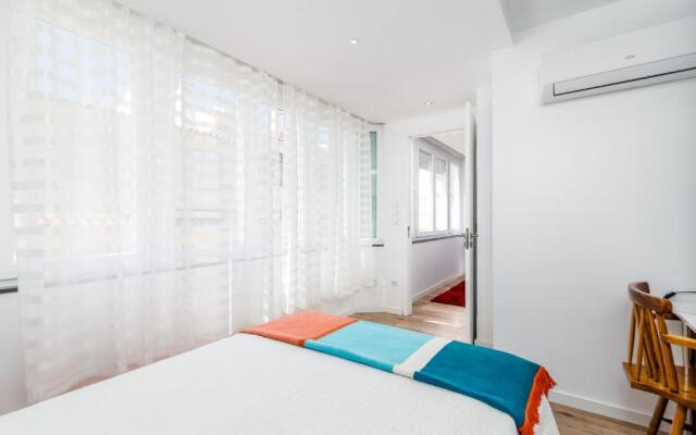 T2 Tiles Apartment Estoril