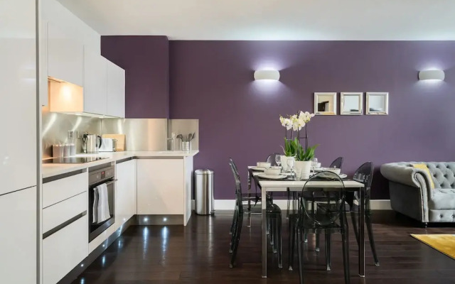 Stylish Executive Apartment in Reading