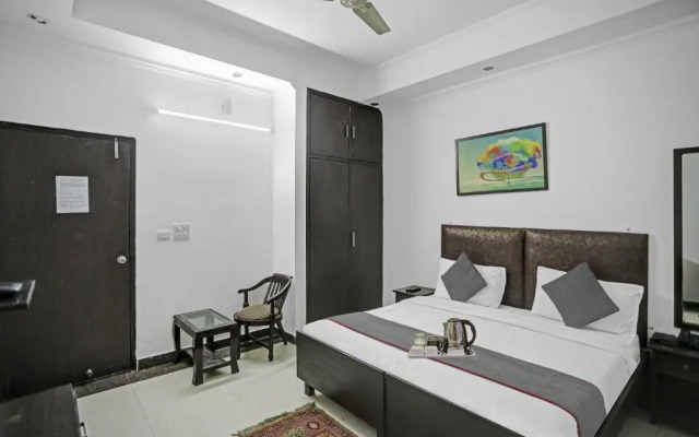 OYO Townhouse 764 Hotel Happy Keys Townhouse