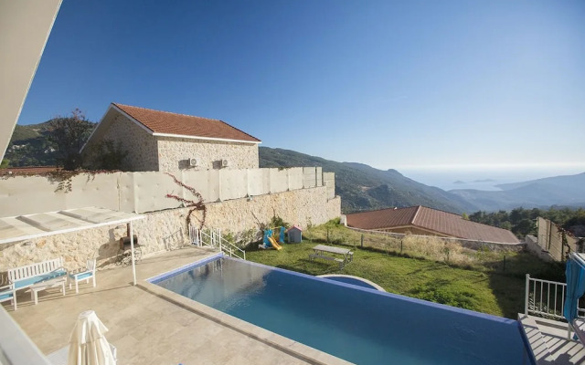 Villa Hira 2 by Akdenizvillam