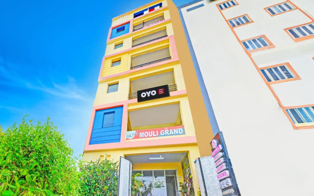 OYO 92953 Sri Navya Grand