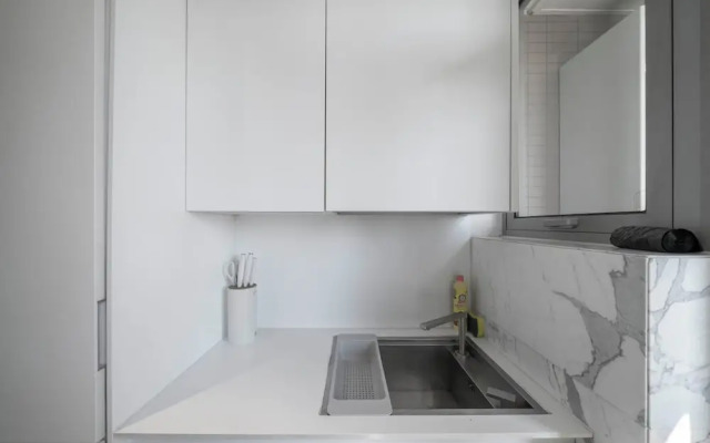 Tyms 2BR 1BA Apt Xujiahui Metro