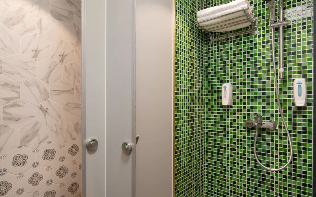 Little Charm Hanoi Hostel