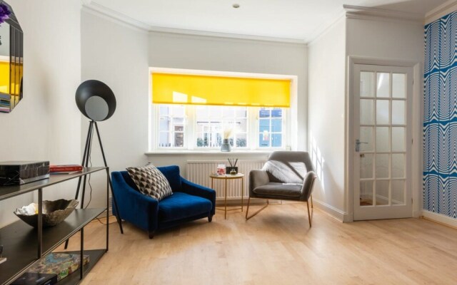 The South Kensington Place Modern Bright 4Bdr Townhouse