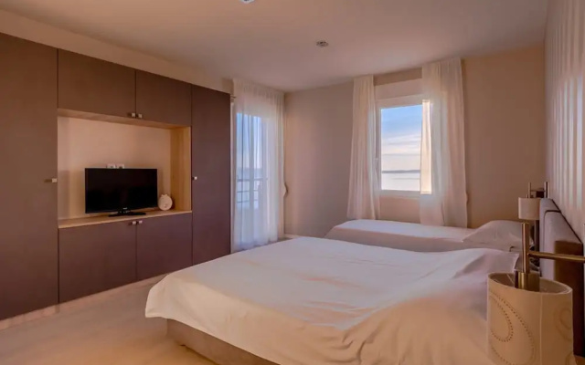 Luxury Villa White Velvet with Pool