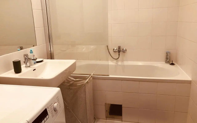 Helle 4 Zimmer Familien-Wohnung mit Balkon! Schloss Schönbrunn in Gehdistanz