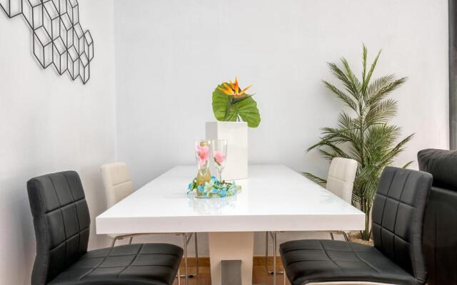 Atico terraza privada piscina centro ac nuevo 1hab