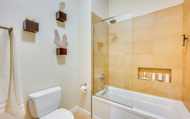 13 Mi to Dtwn Denver: Arvada Townhome w/ Deck